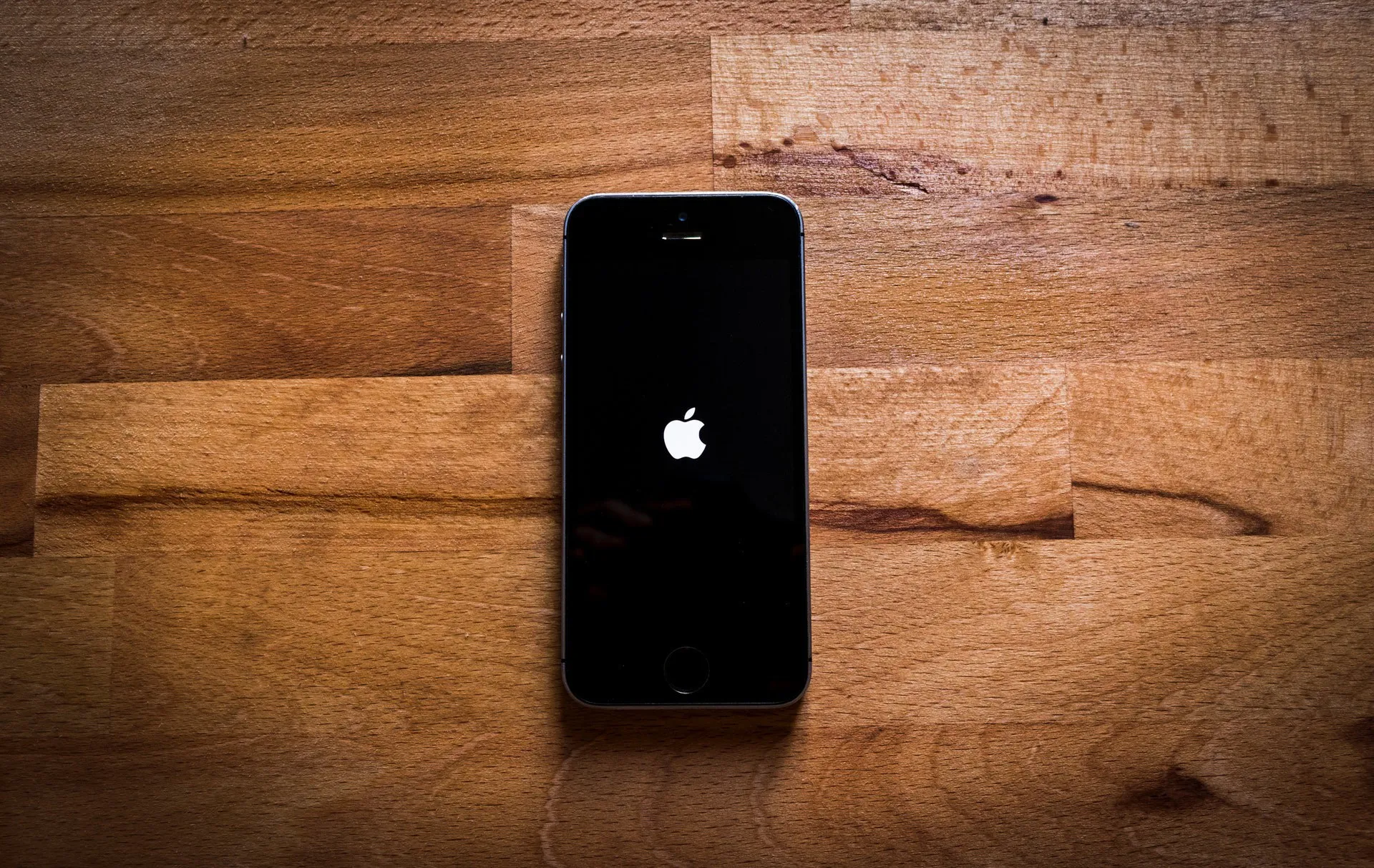 space gray iphone 5s 1294886 1f1594797617