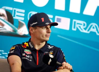 Brundle zag Verstappen domineren in Barcelona: 'Enkel witte verf vormde uitdaging'