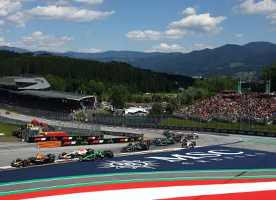  Norris wint de Grand Prix van Oostenrijk, Verstappen valt uit in ronde 1