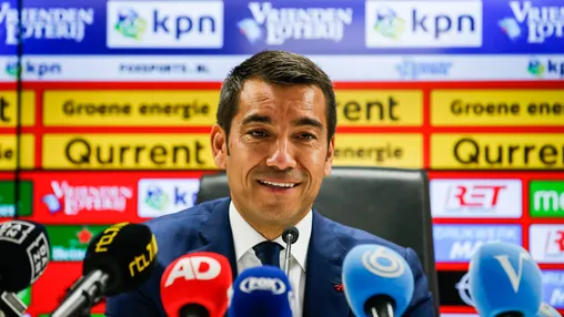 Feyenoord haalt Van Bronckhorst terug naar De Kuip; trainer tekent voor twee seizoenen