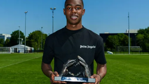 Ajax verhuurt talentvolle buitenspeler Van Axel Dongen aan SC Heerenveen