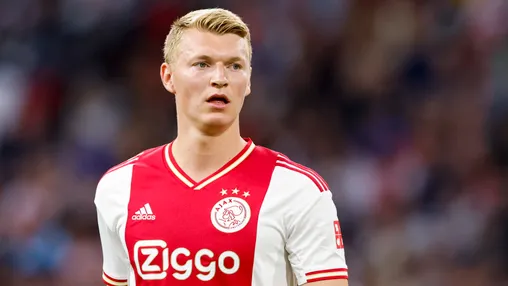 Rondom Ajax: Schuurs noemt beste ploeggenoot bij Ajax: 'Dat zie je heel weinig'