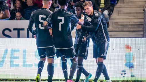 Misehouy en Godts combineren spaarzame lichtpuntjes bij elkaar, tijdens nieuwe nederlaag Jong Ajax