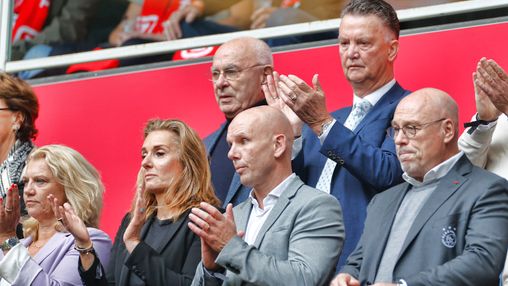 'Van Gaal en Blind beseffen dat ontslag Kroes sportieve wederopbouw Ajax vertraagt'