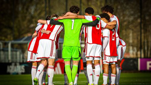 Frivool Ajax O18 boekt makkelijke 3-0 overwinning op FC Utrecht O18