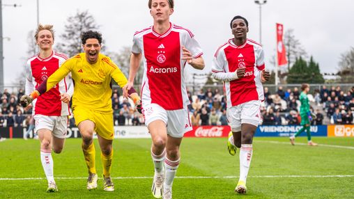 Ajax O17 boekt monsterzege op PEC Zwolle; Ajax O15 de sterkste in mini-Klassieker