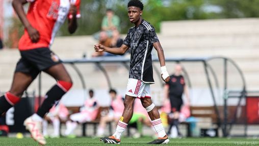 Ajax beloont talentvolle Barron (16) met eerste contract