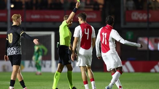 Jong Ajax verliest na rode kaart Kaplan nipt van Jong AZ