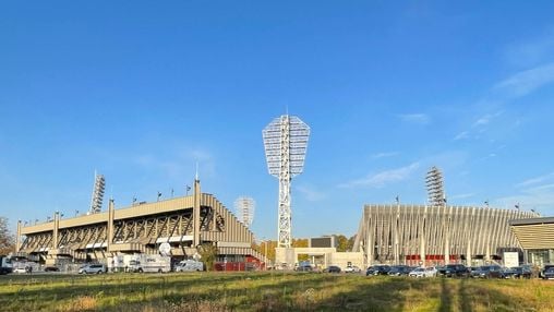 Ajax-fans vermaken zich in Riga: locals verwelkomen supporters van Ajax