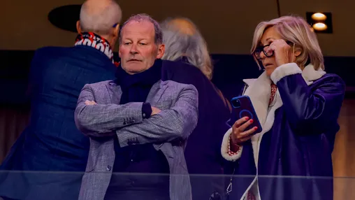 Blind gaat in op vertrek Beuker en bespreekt mogelijke terugkeer van zoon bij Ajax