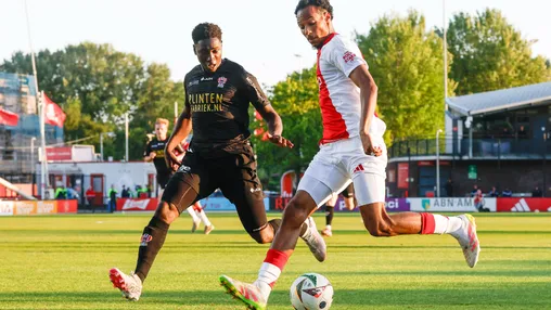 Ajax-talent Wolff tekent nieuw contract: 'Een snelle en creatieve buitenspeler'