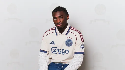 Ajax lanceert derde tenue: geïnspireerd op oorsprong van Amsterdam