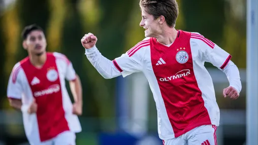 Ajax verlengt contract van Messori, talentvolle aanvaller tekent tot medio 2029
