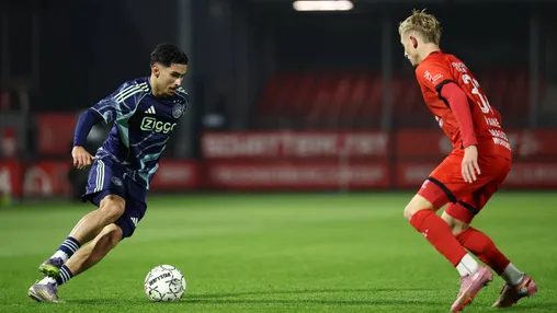 Jong Ajax ziet in blessuretijd overwinning uit handen glippen tegen Almere City