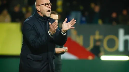 Grim krijgt op persconferentie vraag of Taylor kan spelen tegen Qarabag