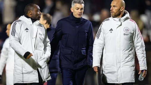 Nederlandse staf Jong Ajax blijft ondanks komst van Spanjaarden voorlopig aan
