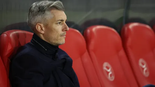 Cruijff laat er geen gras over groeien: Jong Ajax-trainer Weijs per direct op non-actief gesteld