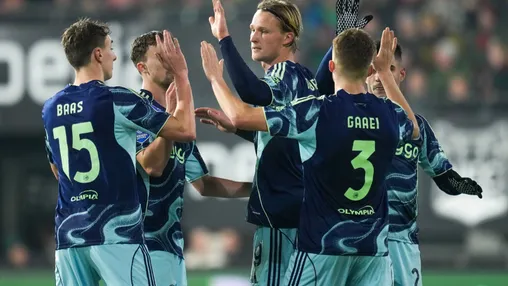 Maduro en Van Hooijdonk beoordelen eerste seizoenshelft Ajax: 'Hij zakt nu door het ijs'