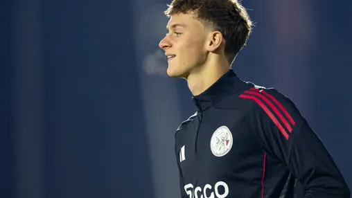 Geruchtenmolen: 'Ajax licht koopoptie niet; Ibrahimović vertrekt spoedig uit Amsterdam'