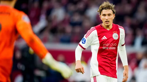 Rondom Ajax: Van Hanegem ergert zich aan Godts: 'En als Fred Grim hem dan wisselt, is meneer beledigd'