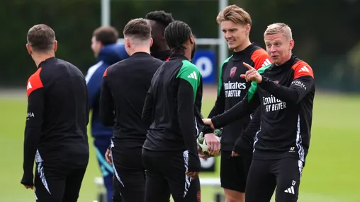 Rondom Ajax: Zinchenko gearriveerd in Nederland voor medische keuring bij Ajax