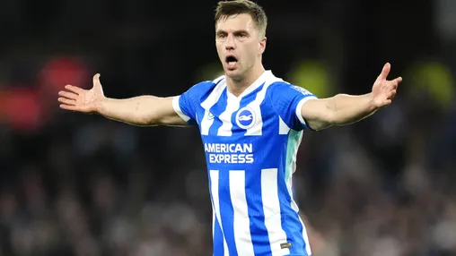 Geruchtenmolen: 'Brighton & Hove Albion nog altijd in gesprek met Veltman over contractverlenging'