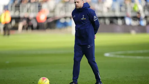 Engelse media spreken elkaar tegen over toekomst Heitinga bij Tottenham Hotspur