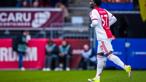 Ajax-debutant Johnson leeft zijn droom: 'Nu speel ik in het echte Ajax'