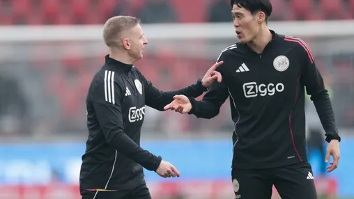 Ajax verslaat Telstar in oefenduel; doelpunt Zinchenko, speelminuten voor Tomiyasu en Berghuis