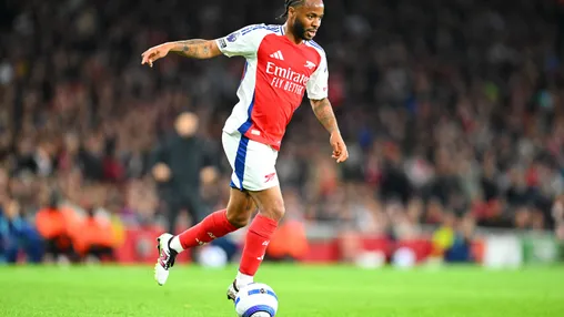 Geruchtenmolen: 'Ajax keek ook naar Feyenoord-aanwinst Sterling, maar handelde minder snel'