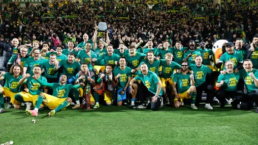 ADO Den Haag promoveert en is volgend seizoen weer tegenstander van Ajax in Eredivisie