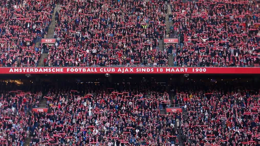 Ajax treedt hard op tegen zwarthandel; club straft doorverkopers met stadionverboden en andere sancties