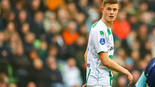 Janse kwam in hard duel met Weghorst: 'Hij gaf een elleboogje en dat kan gebeuren'