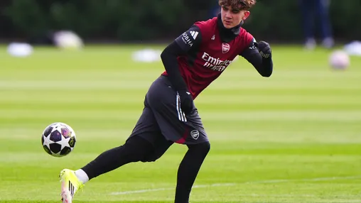 Rondom Ajax: De Boer werd geattendeerd op wonderkind van Arsenal: 'Echt iets voor Ajax'