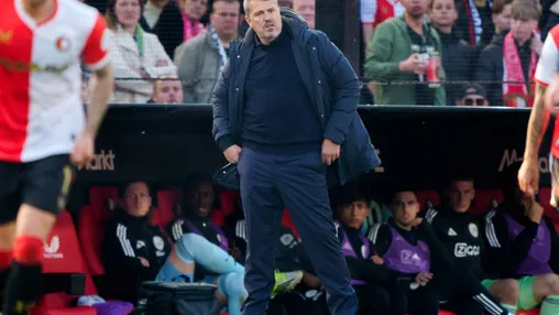 NB: 'Ajax speelde veel ballen op goed geluk naar voren, zat totaal geen idee achter'