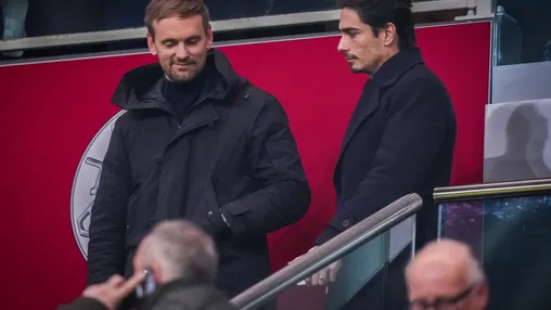 'Waarom heeft Ajax twee van die ideale schoonzonen erbij genomen als managers?'