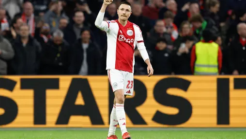 NB: 'Berghuis vertolkte een echte hoofdrol, zou hem het vertrouwen geven als rechtsbuiten'