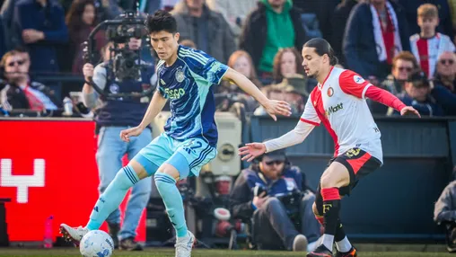 [Update] 'Hele lichte beschading aan hamstring Tomiyasu; Ajax hoopt op Japanner tegen FC Twente'