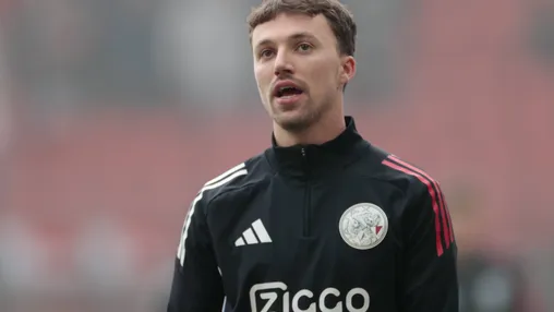 Regeer is streberig en laat niets aan het toeval over: 'Mijn vader probeert me fysiek te slopen'