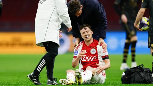 Rondom Ajax: Regeer deelt blessurenieuws: 'Ik lig er even uit'
