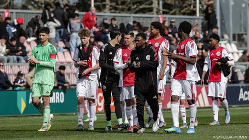 Ajax O17 verliest met ruime cijfers van Feyenoord, O19 en O15 onderuit tegen AZ, O16 wint wel
