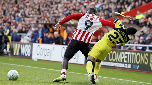 Rondom Ajax: Brobbey maakt indruk bij Sunderland: 'Manier waarop hij bal vasthoudt is briljant'