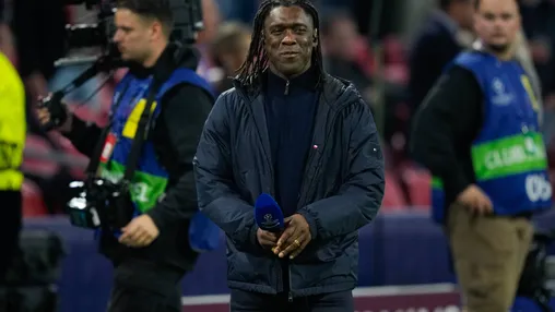 Rondom Ajax: Muurschildering voor vijftigste verjaardag van Ajax-legende Seedorf