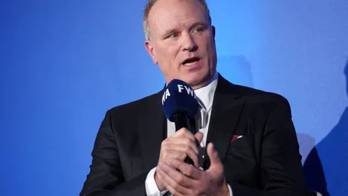 Bergkamp: 'Zodra je een B- of C-speler uit buitenland koopt, gaat dat je uiteindelijk pijn doen'