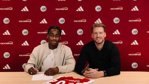 Amour legt uit waarom zijn eerste profcontract bij Ajax zo bijzonder is