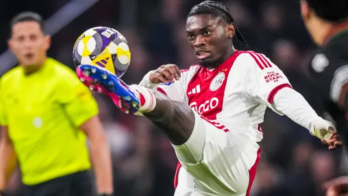 Vader van Mokio stuurde aan op vertrek bij Ajax: 'Hij is achttien, dus mag zelf beslissen'