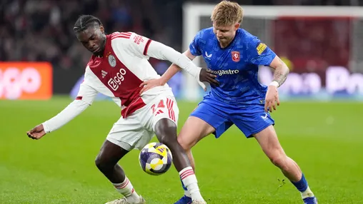 Ajax treft FC Twente donderdag in besloten oefenduel; club onderzoekt mogelijkheden tot live uitzenden