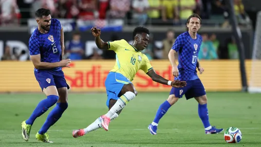 Sutalo de schlemiel in oefenduel met Brazilië; basisplaats voor Godts bij België