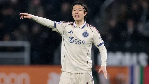 Itakura terug op zes-positie van Ajax: 'Voetballend hield het echt niet over'