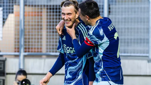 Rondom Ajax: Van Hanegem denkt dat PSV lacht om uitspraken Godts: 'Nou, tot zaterdag, hè'